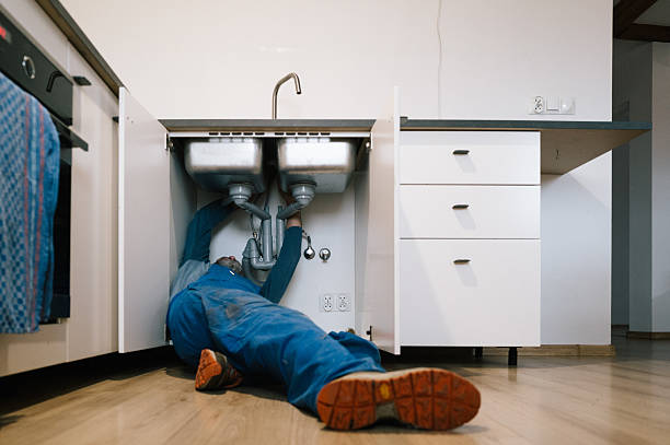 Professional Leak Detection technician working in Midway, AR